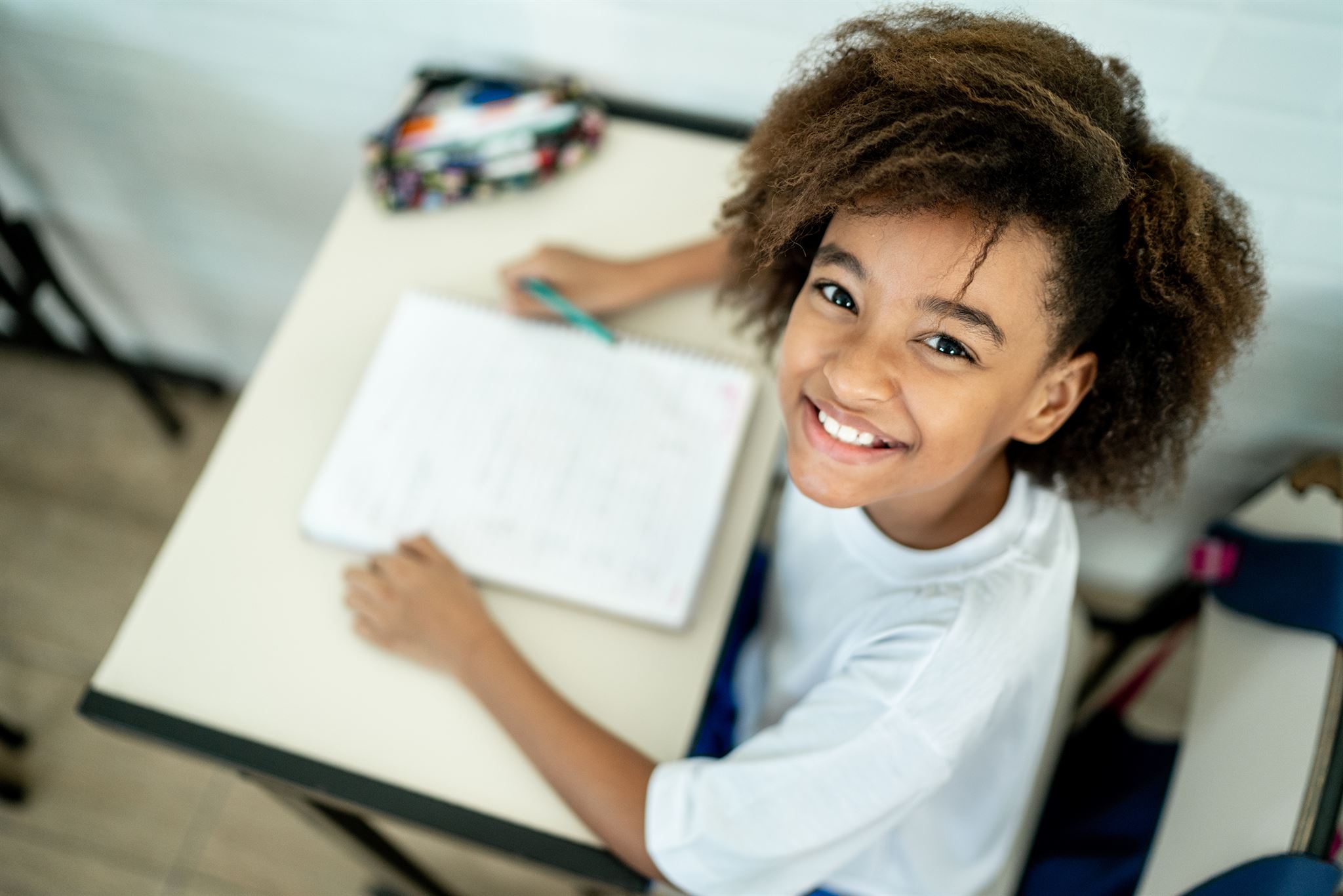 Curly-haired-student-in-classroom